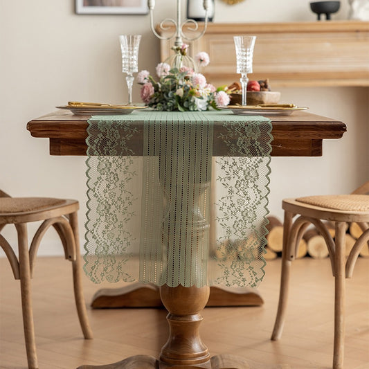 بريدجيرتون - مفرش طاولة دانتيل أخضر